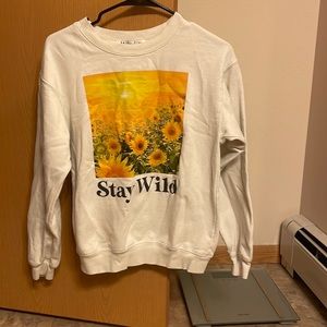 Stay Wild graphic Crew Neck. Size xs.